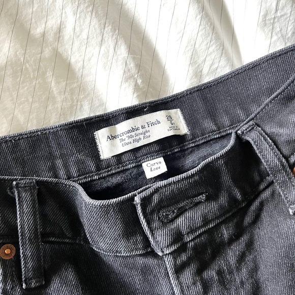 Abercrombie Curve Love Ultra High Rise 90s Straight Jean Black 28 / 6 Regular - Picture 4 of 14